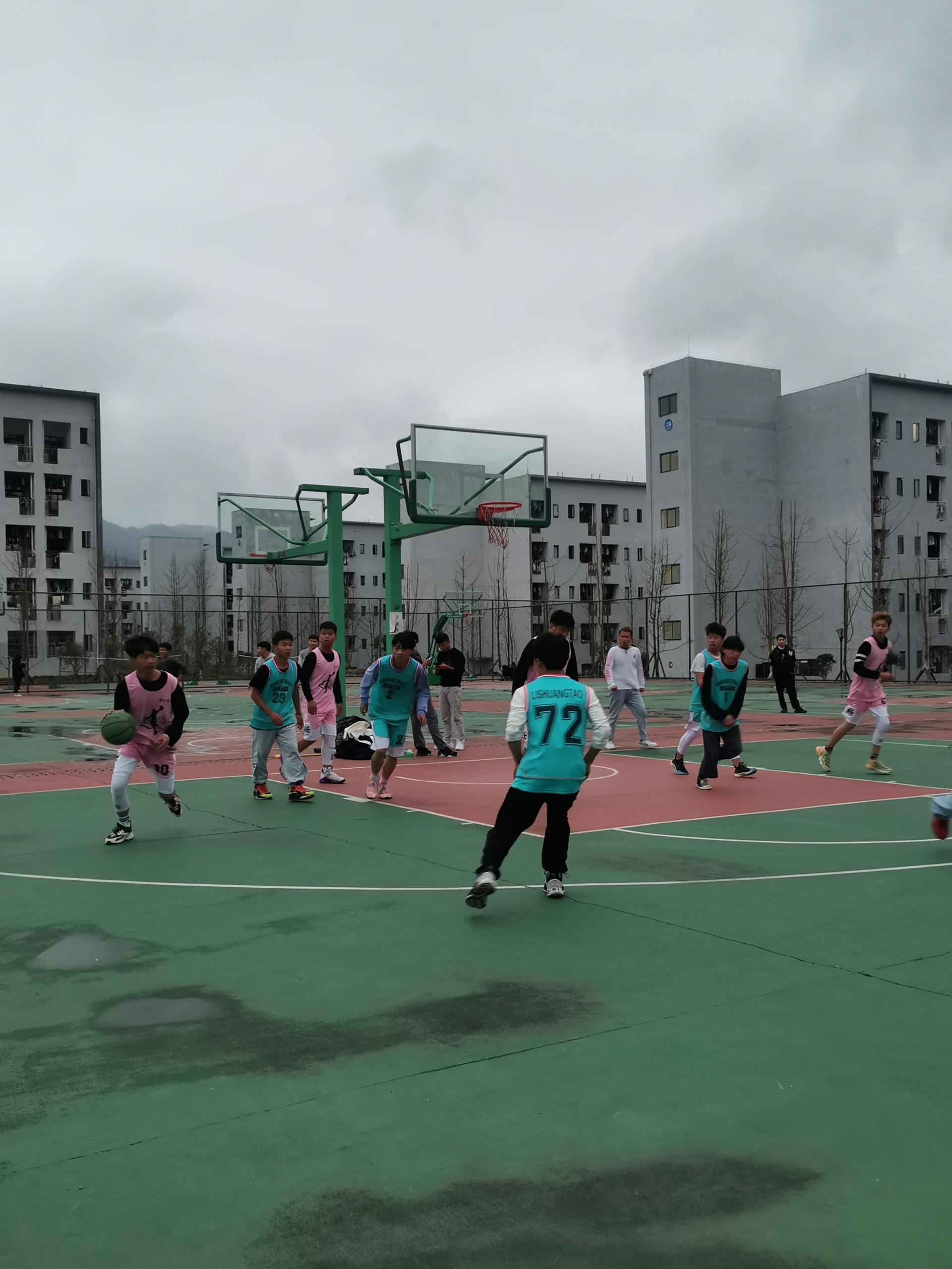 经济与管理学院—2020届篮球友谊赛打响(图4) 经济与管理学院—2020届篮球友谊赛打响(图4)