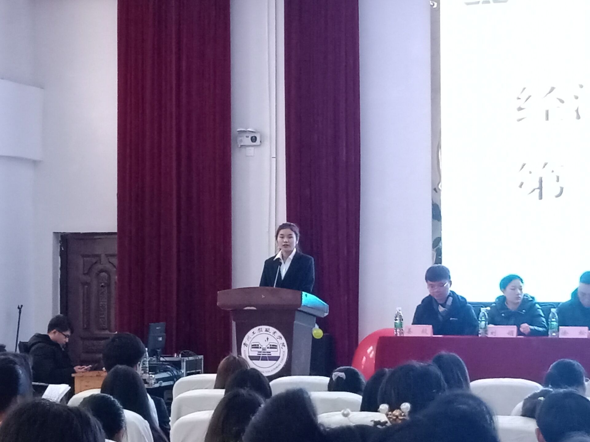 经济与管理学院第二届团总支换届暨表彰大会顺利召开(图4) 经济与管理学院第二届团总支换届暨表彰大会顺利召开(图4)