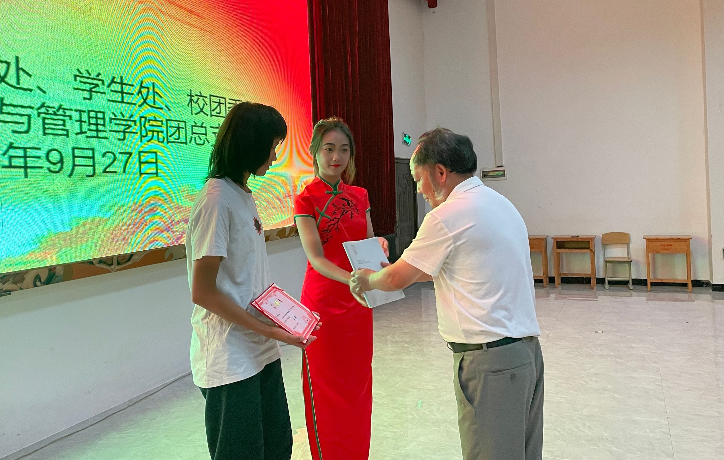 弘扬宪法精神·树立宪法权威(图3) 弘扬宪法精神·树立宪法权威(图3)