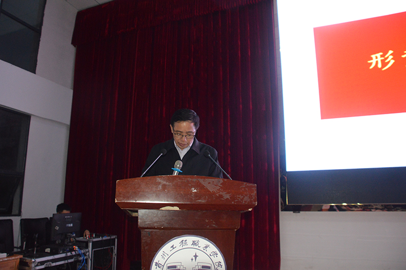 坚定实施区域协调发展战略——校长刘吾康教授为学生作形势与政策专题报告(图2) 坚定实施区域协调发展战略——校长刘吾康教授为学生作形势与政策专题报告(图2)