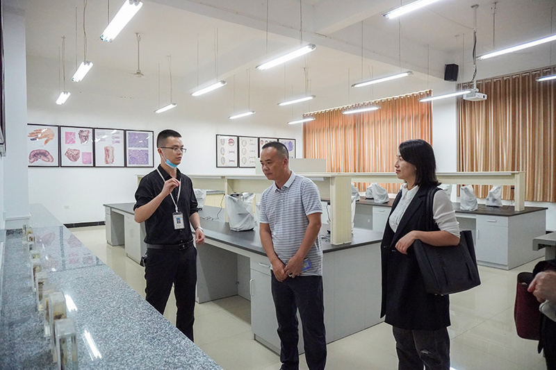 黎平县人民政府副县长邰光金率队到beat365英国官方网站实地考察(图1)