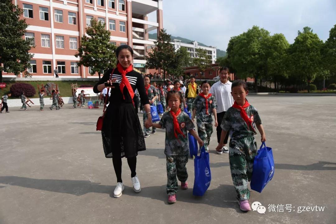 beat365英国官方网站“青春有伴·我不孤单”系列主题帮扶活动之“微扶贫·微心愿”(图6)