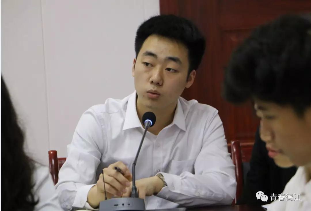 beat365英国官方网站青年大学生代表参加德江县纪念五四运动100周年青年大学生座谈会(图4)
