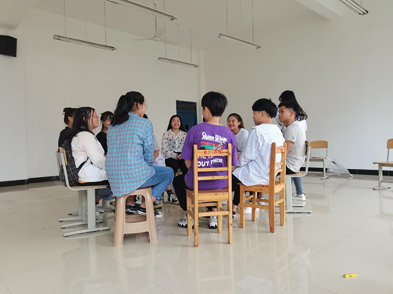 心理健康教育中心“开往春天的地铁”团体辅导开讲啦(图1) 心理健康教育中心“开往春天的地铁”团体辅导开讲啦(图1)