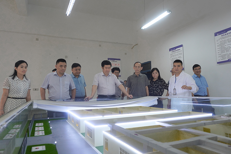 铜仁市政协副主席杨晓敏一行到beat365开展专题调研(图2)