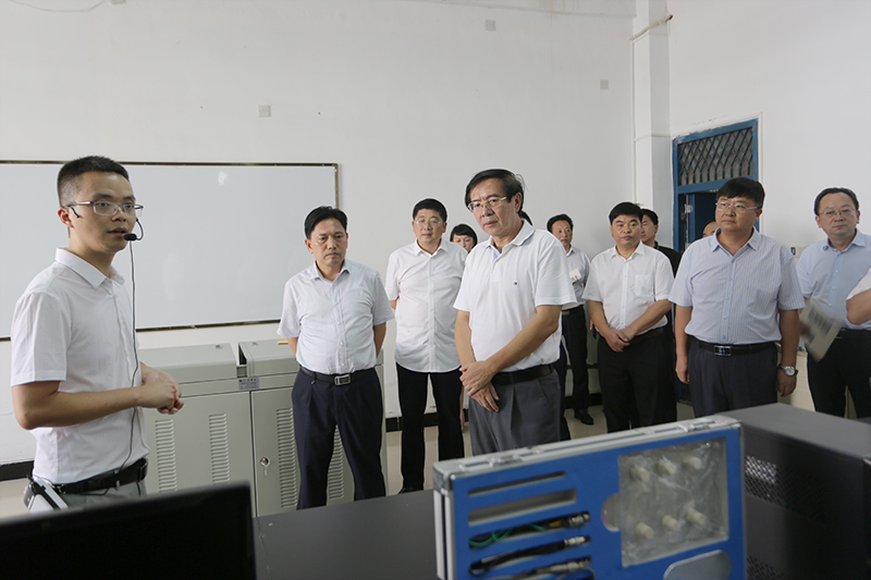 贵州省人大常委会副主任李飞跃一行到beat365调研(图2)