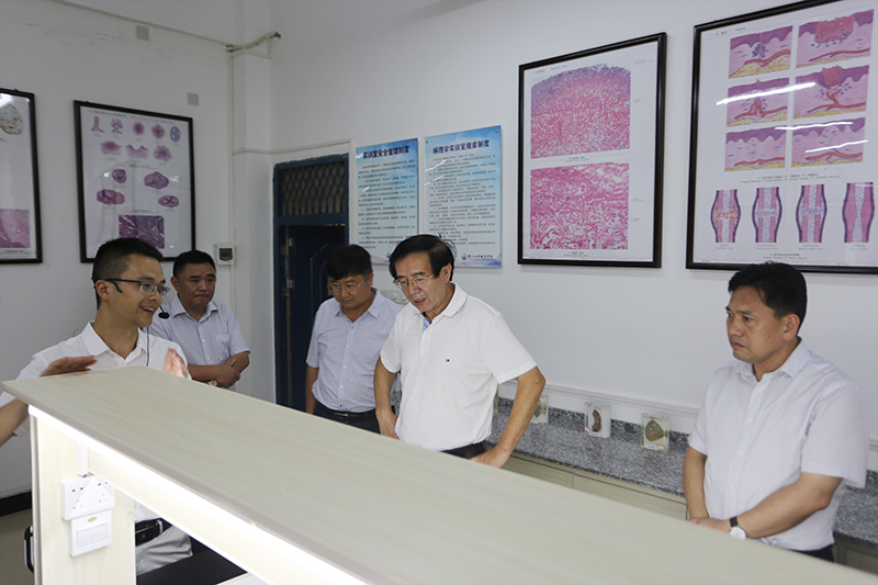 贵州省人大常委会副主任李飞跃一行到beat365调研(图3)