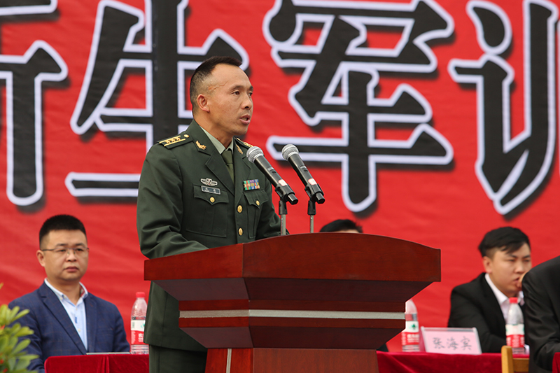 beat365英国官方网站举行2020级新生军训结训暨开学典礼(图9)