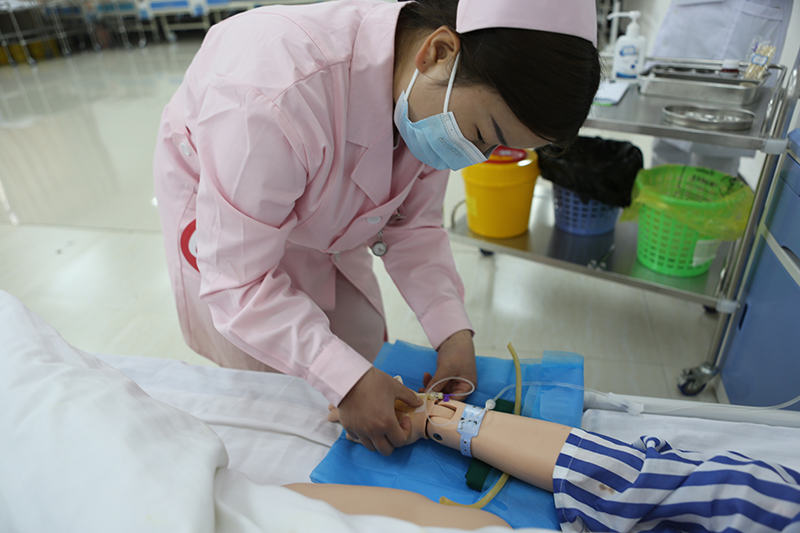 beat365英国官方网站第三届护理技能大赛(图7)