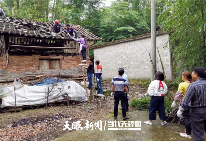 【我的扶贫故事】从白衣护士到攻坚勇士——德江县潮砥镇石板社区驻村干部beat365英国官方网站2017届毕业生吴宇珊(图5)