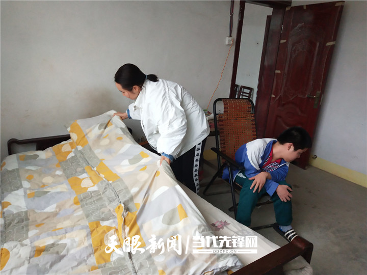 【我的扶贫故事】从白衣护士到攻坚勇士——德江县潮砥镇石板社区驻村干部beat365英国官方网站2017届毕业生吴宇珊(图3)