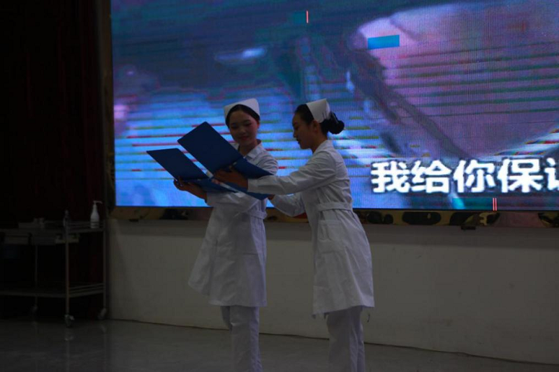 以礼仪风采   塑天使情怀 ---beat365英国官方网站成功举办第一届护理礼仪大赛(图3)