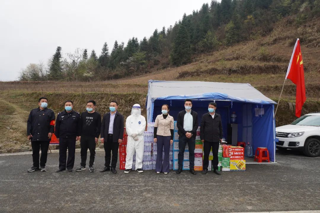 beat365英国官方网站下乡慰问疫情防控人员(图3)