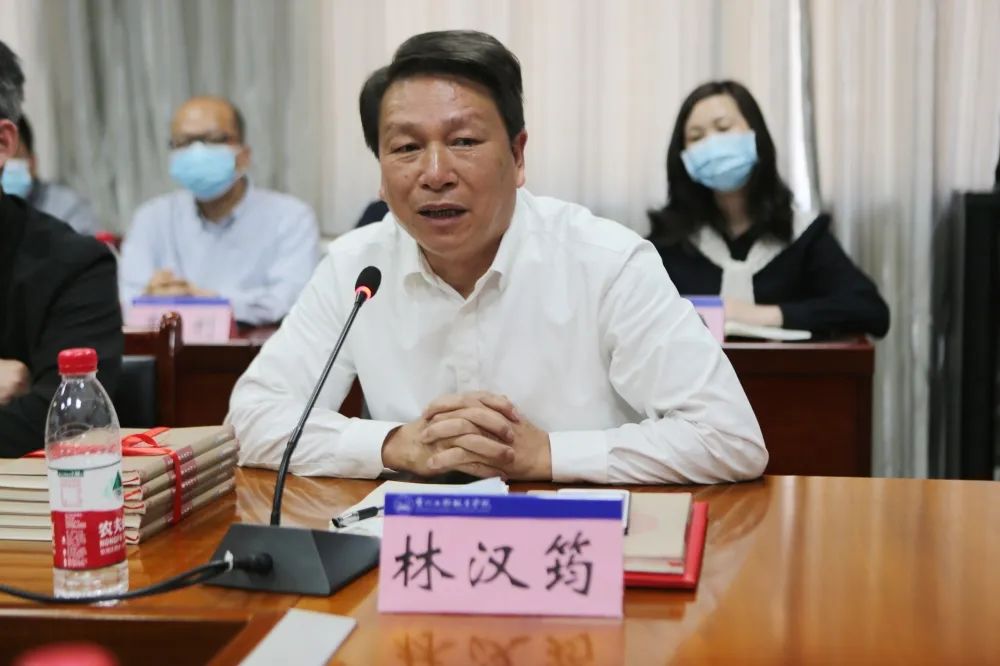 历史文化散文《岭南读碑记》新书研讨会在beat365英国官方网站举行(图4)