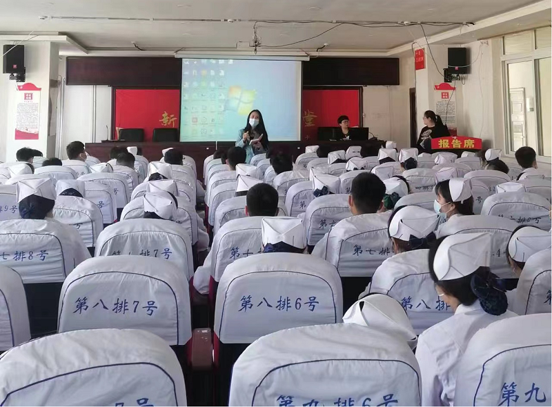 护理学院2020级护理专业实习生顺利进入临床实习(图1) 护理学院2020级护理专业实习生顺利进入临床实习(图1)