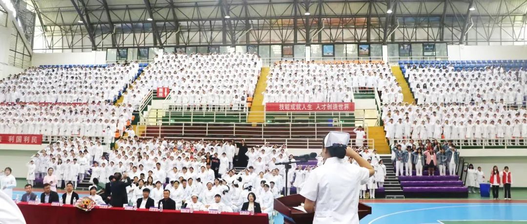 beat365英国官方网站举行5·12国际护士节活动暨授帽仪式(图6)