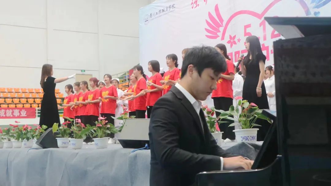 beat365英国官方网站举行5·12国际护士节活动暨授帽仪式(图9)