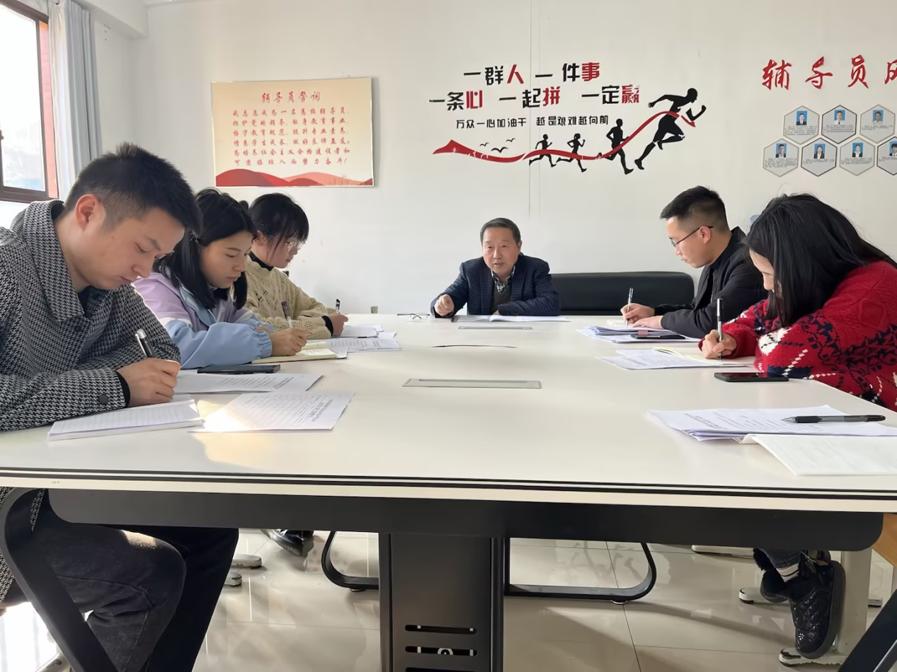 装备制造与信息技术学院学生党支部组织召开2022年度组织生活会和民主评议党员大会(图1) 装备制造与信息技术学院学生党支部组织召开2022年度组织生活会和民主评议党员大会(图1)