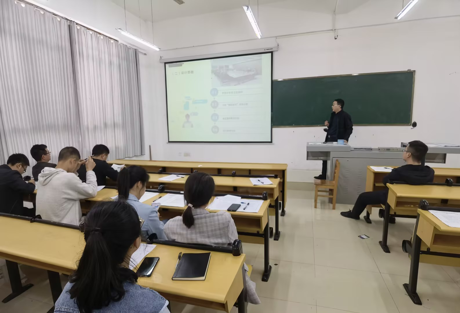 建筑工程学院开展2023年春季学期院长说专业教师说课活动(图3) 建筑工程学院开展2023年春季学期院长说专业教师说课活动(图3)