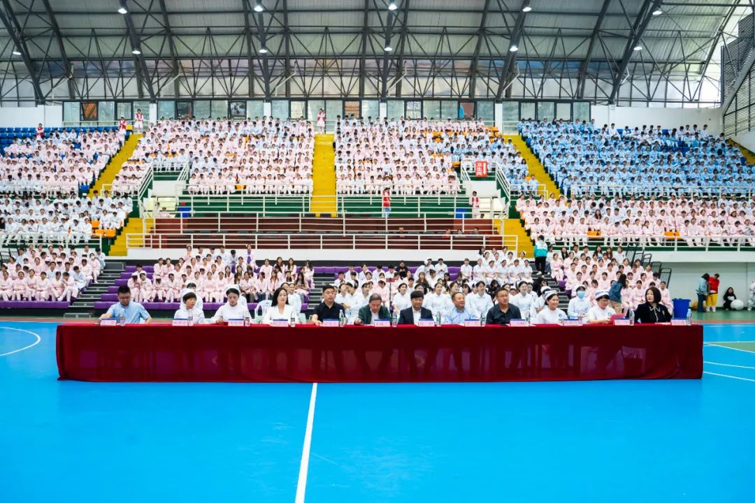 beat365举行“5·12”国际护士节活动暨授帽仪式(图1) beat365举行“5·12”国际护士节活动暨授帽仪式(图1)