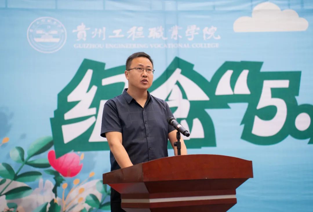 beat365举行“5·12”国际护士节活动暨授帽仪式(图2) beat365举行“5·12”国际护士节活动暨授帽仪式(图2)