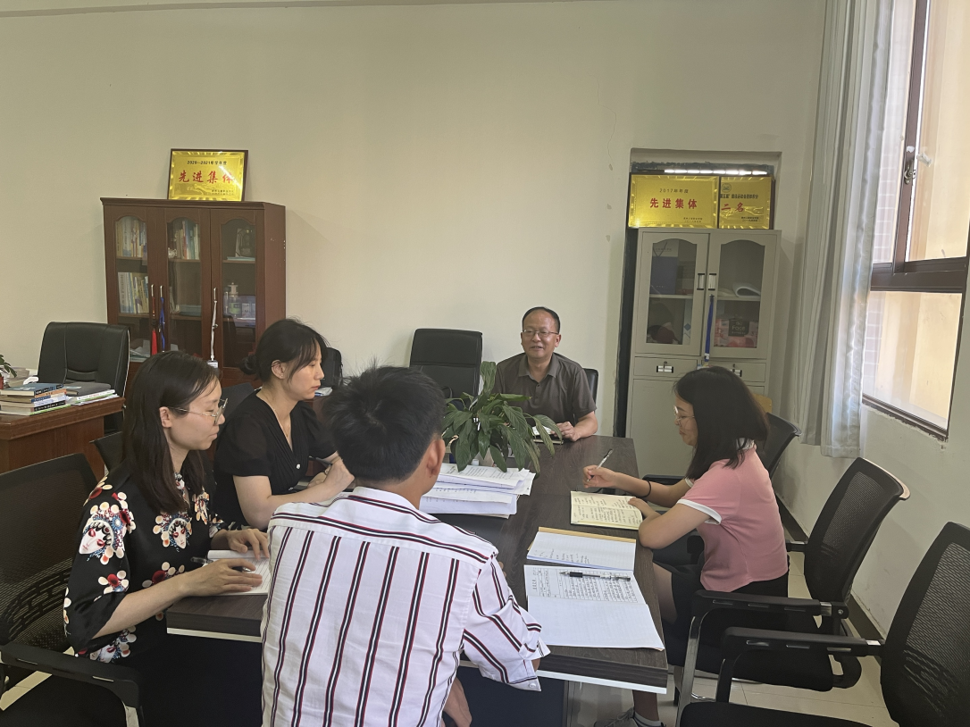 现代服务与管理学院第二次教学工作例会(图1) 现代服务与管理学院第二次教学工作例会(图1)