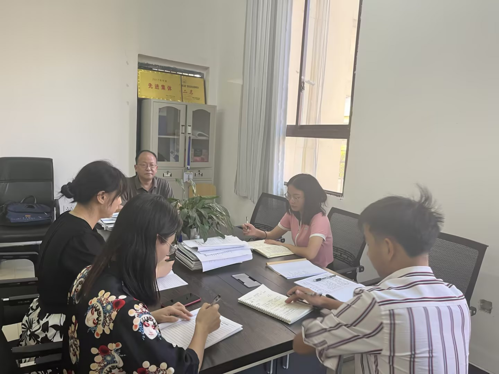 现代服务与管理学院第二次教学工作例会(图2) 现代服务与管理学院第二次教学工作例会(图2)