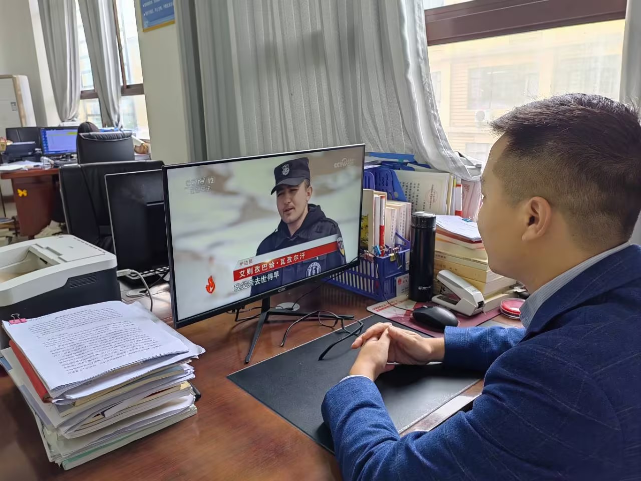 榜样如炬，追光前行—beat365全体教师党员收看《榜样的力量（第二季）》专题节目(图3)