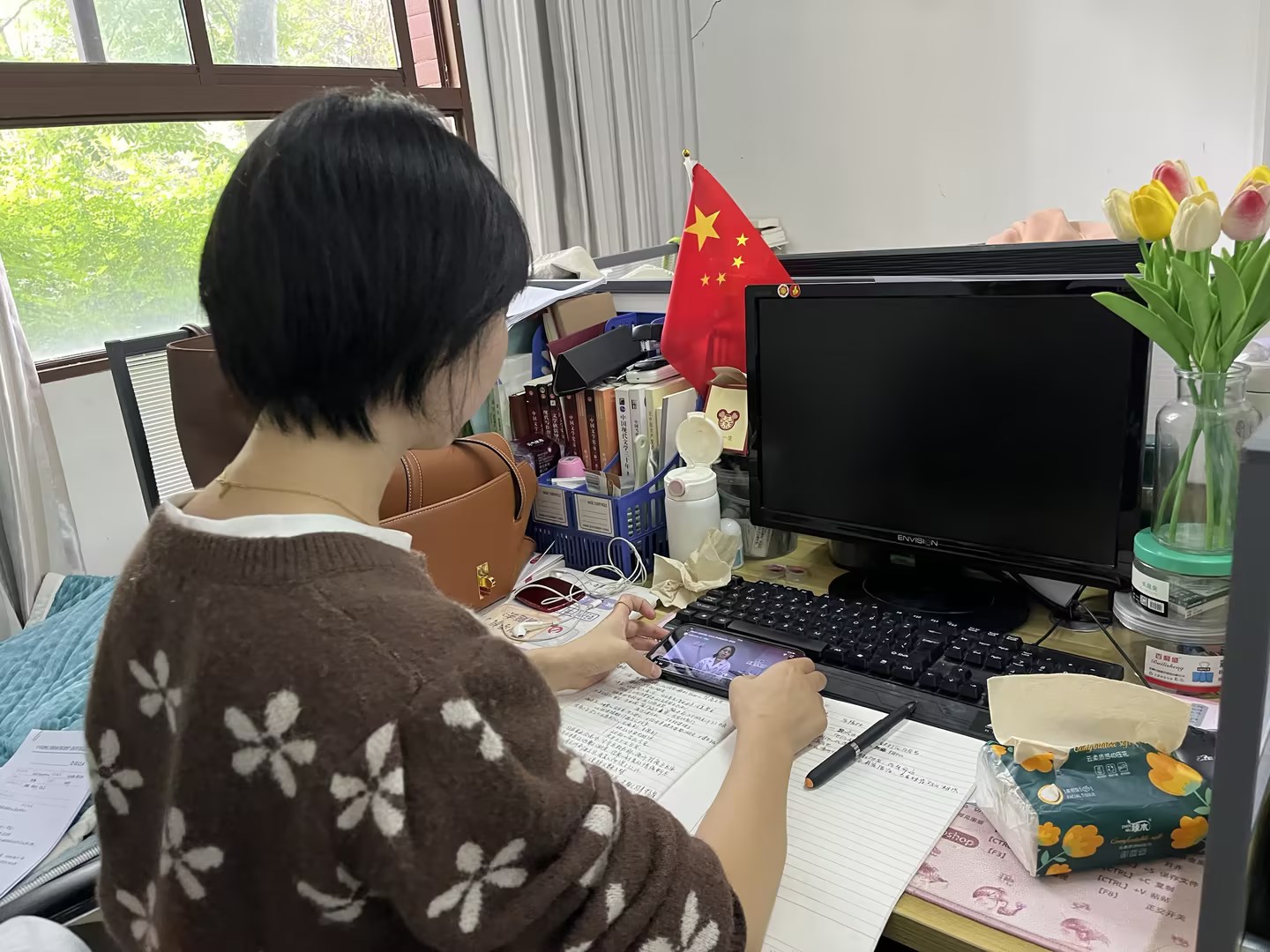 榜样如炬，追光前行—beat365全体教师党员收看《榜样的力量（第二季）》专题节目(图4)