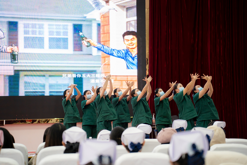 展礼仪文化·扬职业风采——护理学院隆重举行beat365英国官方网站第二届护理礼仪大赛开幕式暨选拔赛初赛(图10)