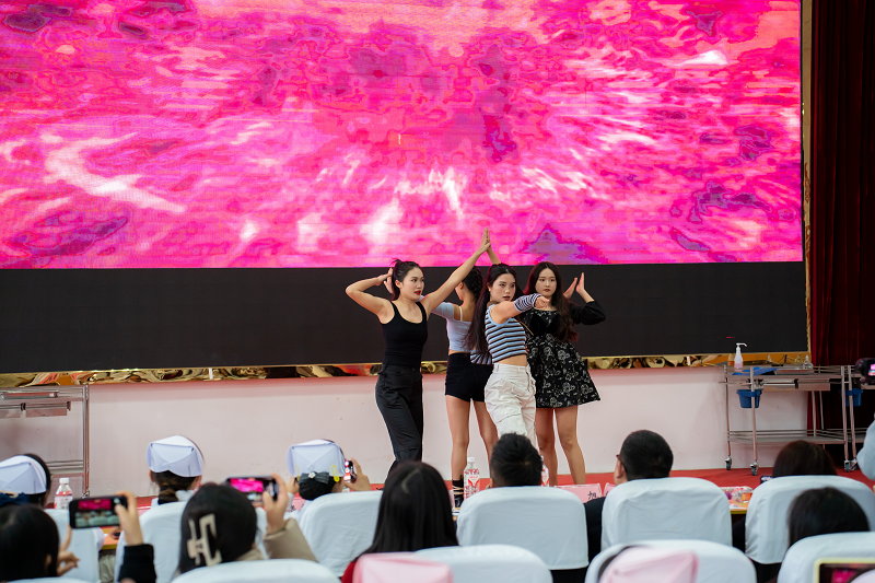 展礼仪文化·扬职业风采——护理学院隆重举行beat365英国官方网站第二届护理礼仪大赛开幕式暨选拔赛初赛(图11)