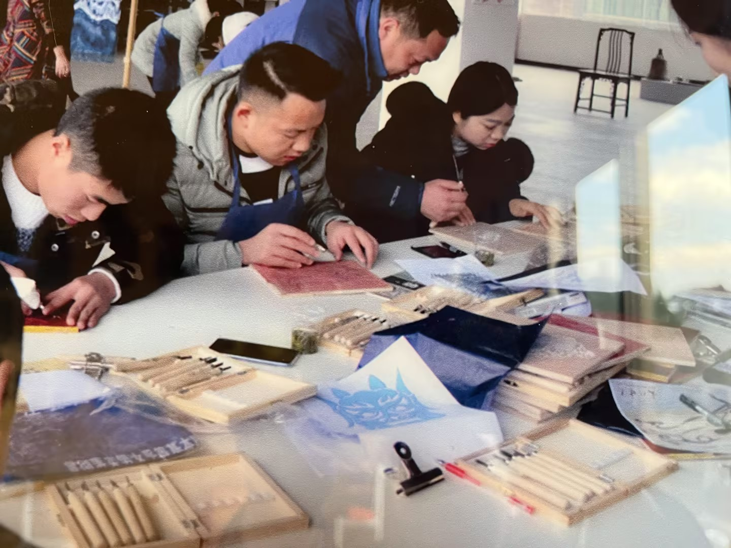 文化在劳动中相容 创新在传承中迸发 ——劳动教育实践(实训)基地“直播+雕刻”劳动体验活动(图3) 文化在劳动中相容 创新在传承中迸发 ——劳动教育实践(实训)基地“直播+雕刻”劳动体验活动(图3)