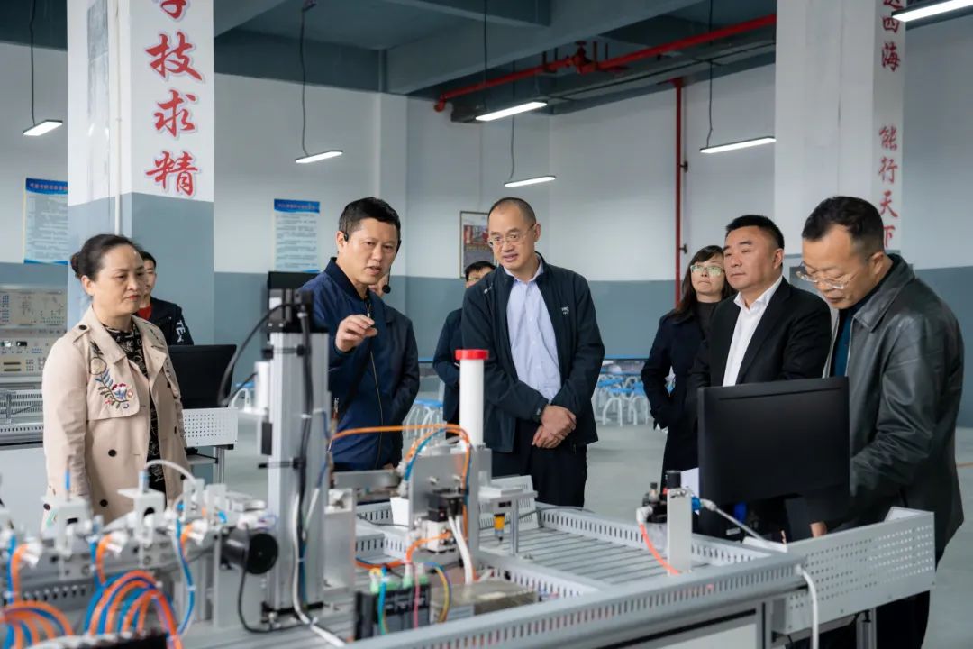 铜仁市人大教科文卫委主任委员郭德强一行到beat365英国官方网站调研(图2)