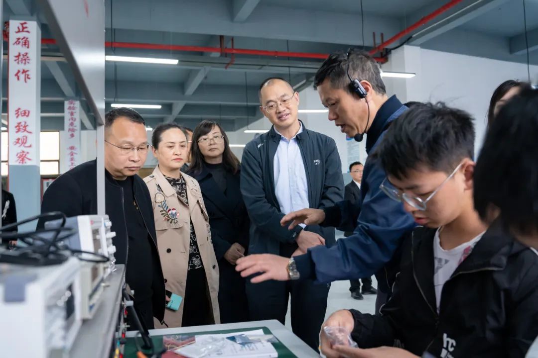 铜仁市人大教科文卫委主任委员郭德强一行到beat365英国官方网站调研(图3)