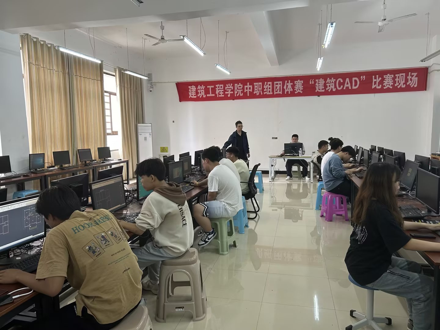 “扬技能之帆,启梦想之旅”—建筑工程学院“技能竞赛活动月”暨2024年学生职业技能大赛取得圆满成功(图4) “扬技能之帆,启梦想之旅”—建筑工程学院“技能竞赛活动月”暨2024年学生职业技能大赛取得圆满成功(图4)