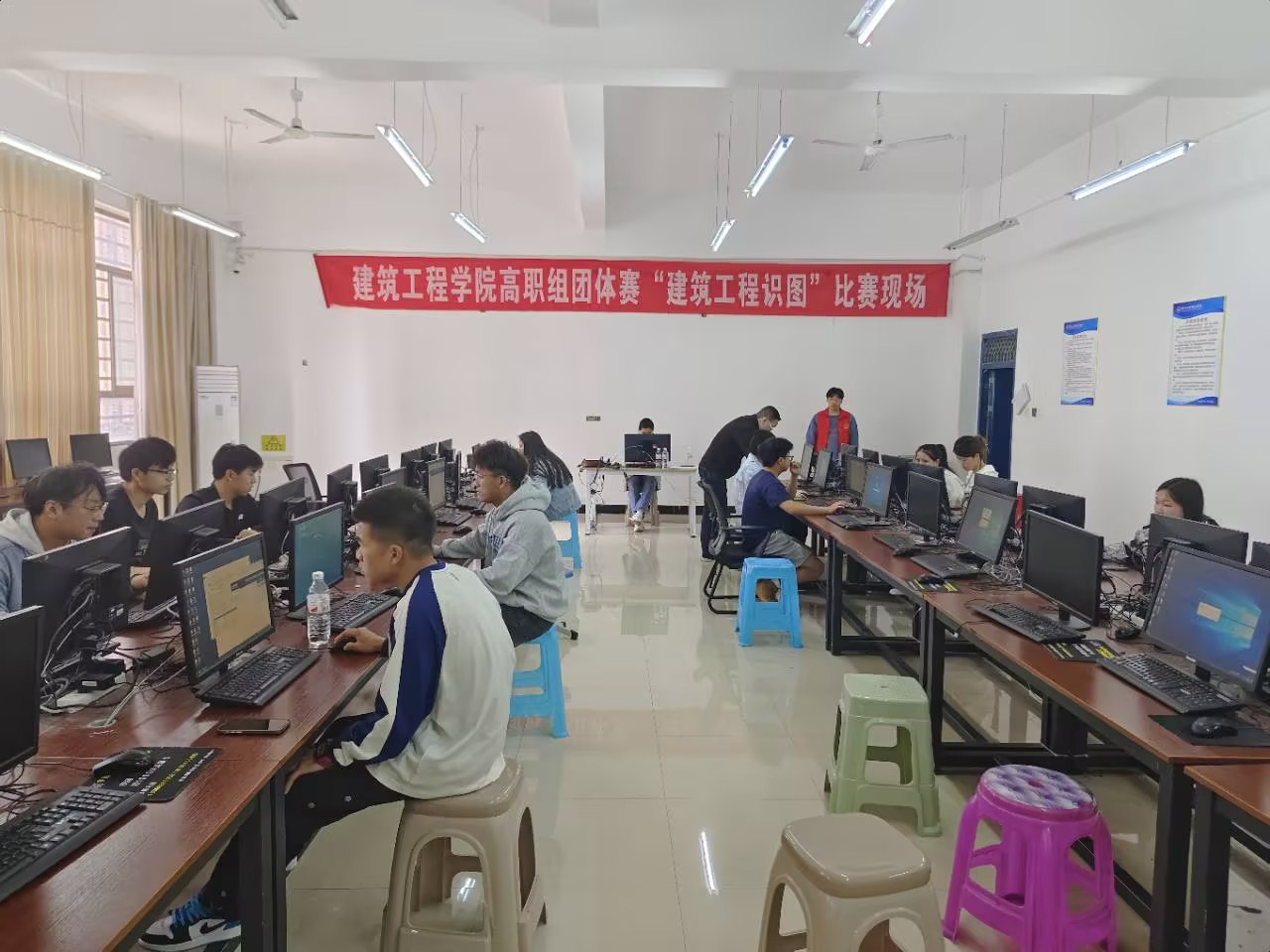 “扬技能之帆,启梦想之旅”—建筑工程学院“技能竞赛活动月”暨2024年学生职业技能大赛取得圆满成功(图2) “扬技能之帆,启梦想之旅”—建筑工程学院“技能竞赛活动月”暨2024年学生职业技能大赛取得圆满成功(图2)