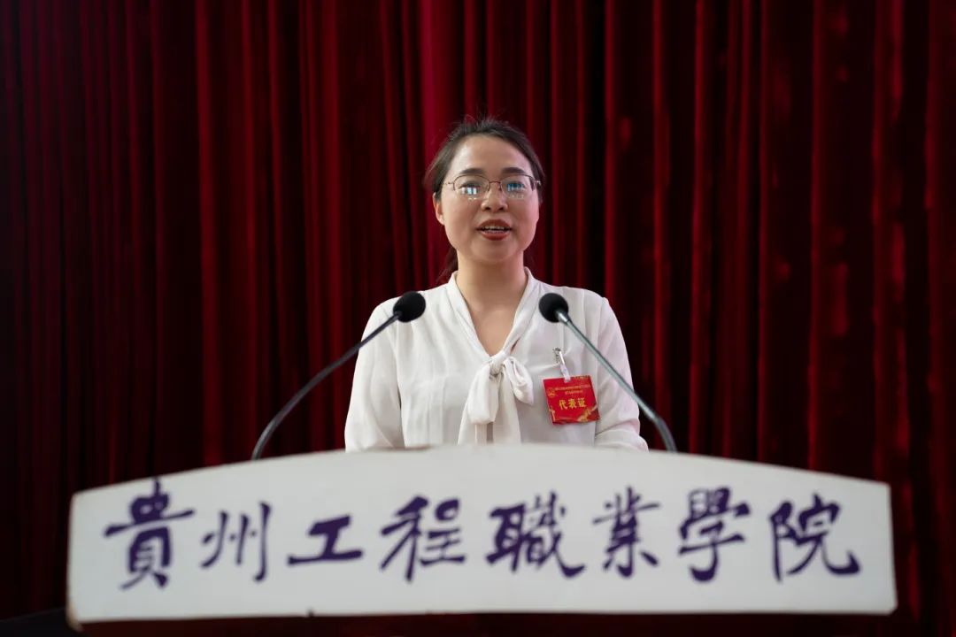 beat365英国官方网站第二届教职工代表大会暨工会会员代表大会第三次会议胜利召开(图6) beat365英国官方网站第二届教职工代表大会暨工会会员代表大会第三次会议胜利召开(图6)