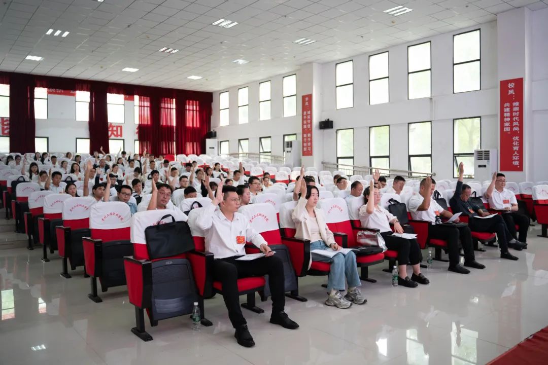 beat365英国官方网站第二届教职工代表大会暨工会会员代表大会第三次会议胜利召开(图11) beat365英国官方网站第二届教职工代表大会暨工会会员代表大会第三次会议胜利召开(图11)