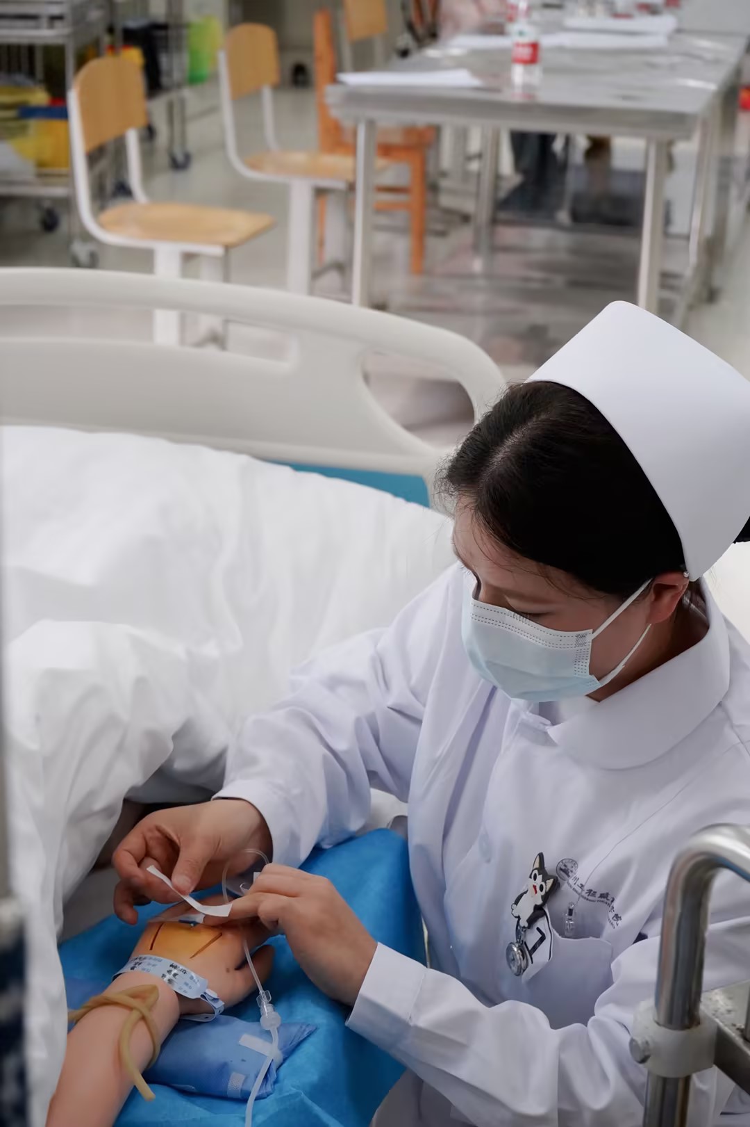 比学赶超强技能·业务比武展风采 ——beat365英国官方网站第七届护理技能大赛圆满举办(图6) 比学赶超强技能·业务比武展风采 ——beat365英国官方网站第七届护理技能大赛圆满举办(图6)