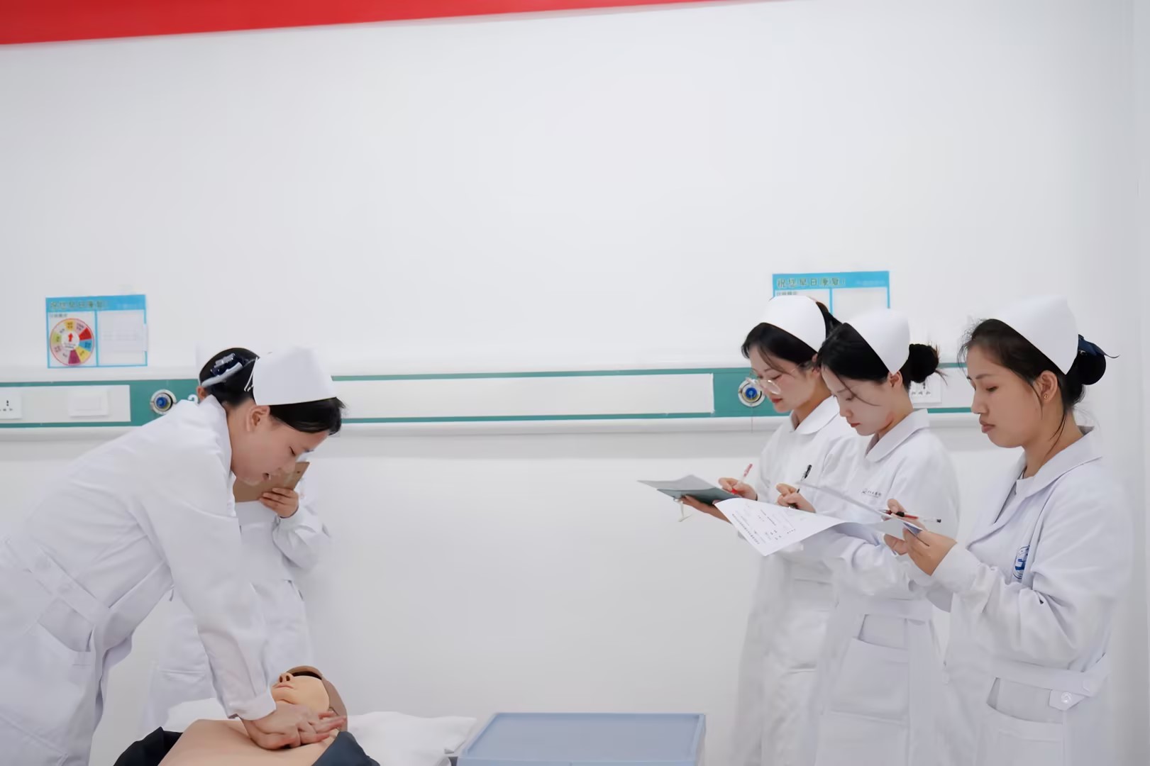 比学赶超强技能·业务比武展风采 ——beat365英国官方网站第七届护理技能大赛圆满举办(图7) 比学赶超强技能·业务比武展风采 ——beat365英国官方网站第七届护理技能大赛圆满举办(图7)