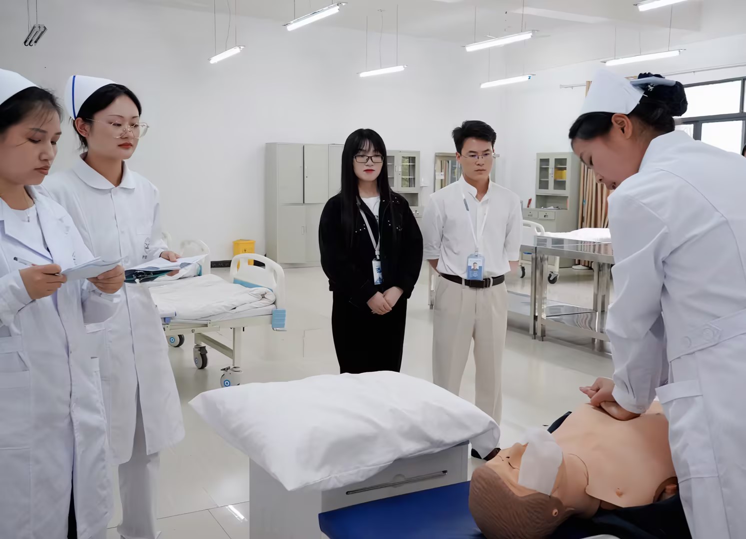 比学赶超强技能·业务比武展风采 ——beat365英国官方网站第七届护理技能大赛圆满举办(图8) 比学赶超强技能·业务比武展风采 ——beat365英国官方网站第七届护理技能大赛圆满举办(图8)