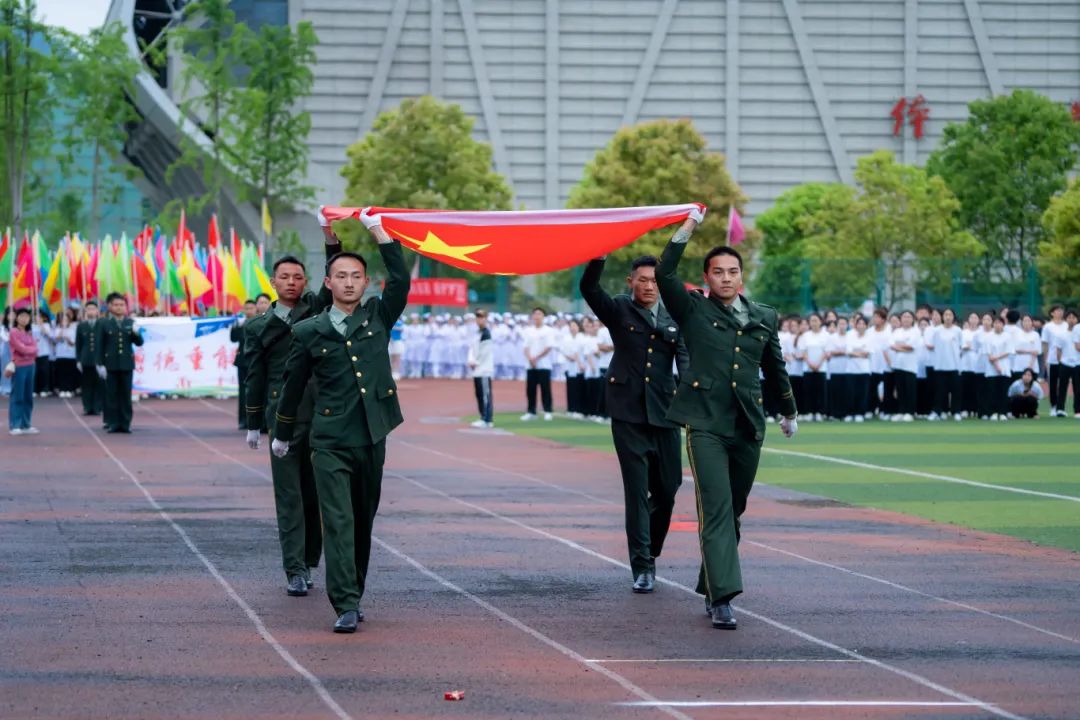 青春逢盛会 击鼓又催征丨beat365英国官方网站第九届田径运动会开幕(图5) 青春逢盛会 击鼓又催征丨beat365英国官方网站第九届田径运动会开幕(图5)