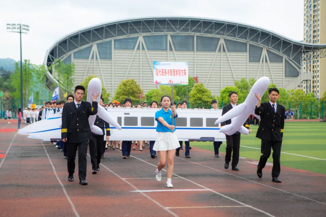 青春逢盛会 击鼓又催征丨beat365英国官方网站第九届田径运动会开幕(图11) 青春逢盛会 击鼓又催征丨beat365英国官方网站第九届田径运动会开幕(图11)