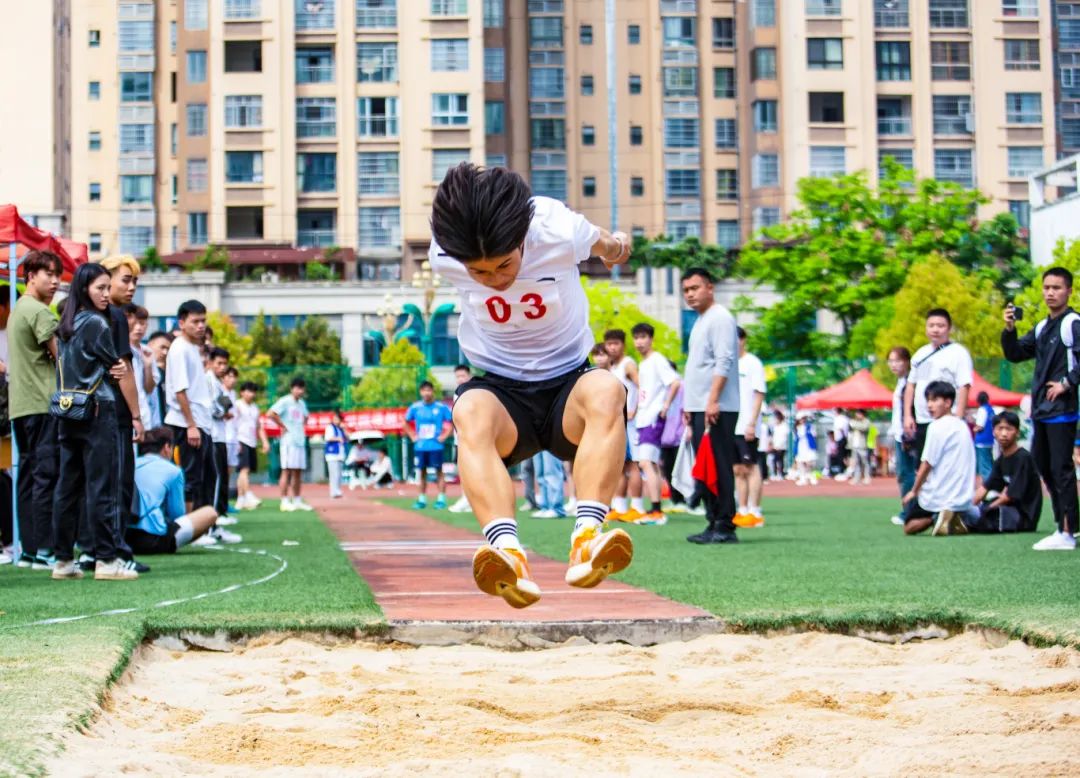 拼搏不落幕 青春正当时丨beat365英国官方网站第九届田径运动会圆满闭幕(图12) 拼搏不落幕 青春正当时丨beat365英国官方网站第九届田径运动会圆满闭幕(图12)