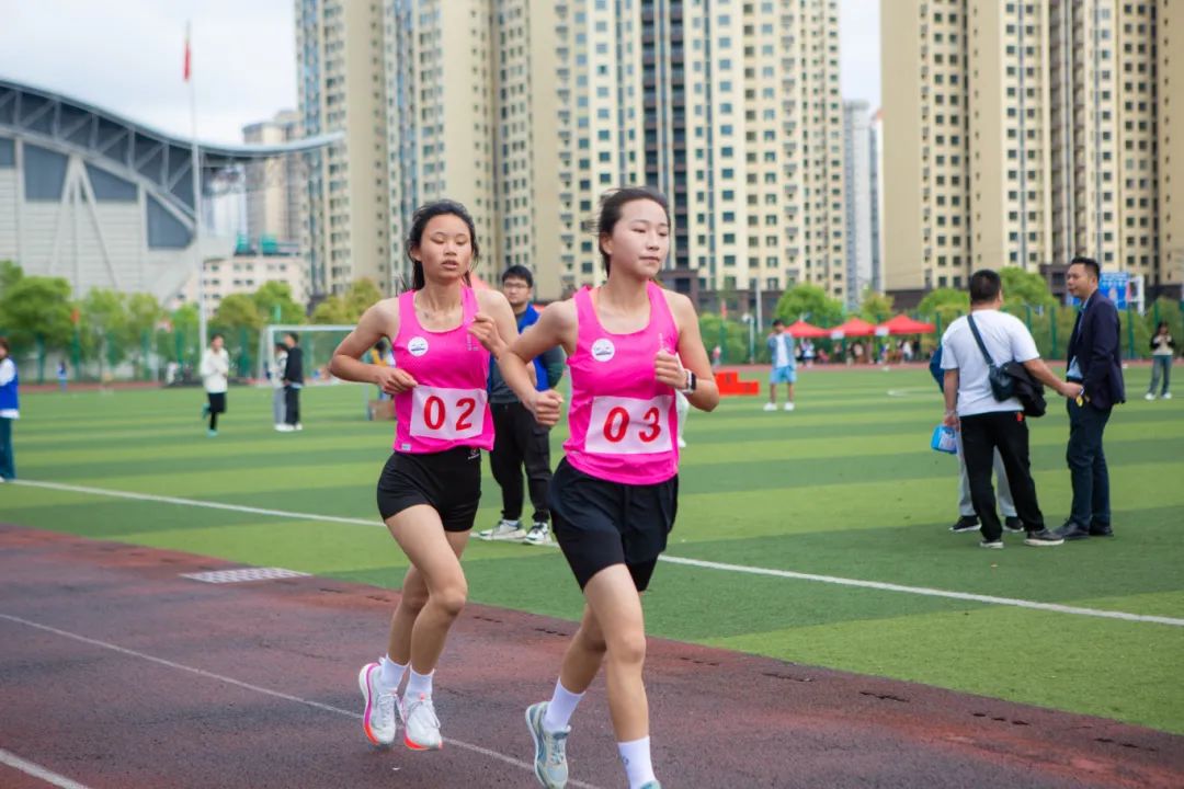 拼搏不落幕 青春正当时丨beat365英国官方网站第九届田径运动会圆满闭幕(图15) 拼搏不落幕 青春正当时丨beat365英国官方网站第九届田径运动会圆满闭幕(图15)