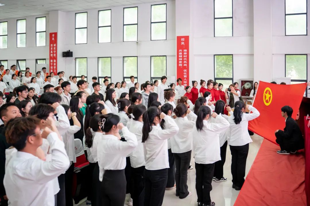 挺膺担当砺青春·踔厉奋发向未来丨beat365召开2023-2024学年度五四表彰大会(图11) 挺膺担当砺青春·踔厉奋发向未来丨beat365召开2023-2024学年度五四表彰大会(图11)