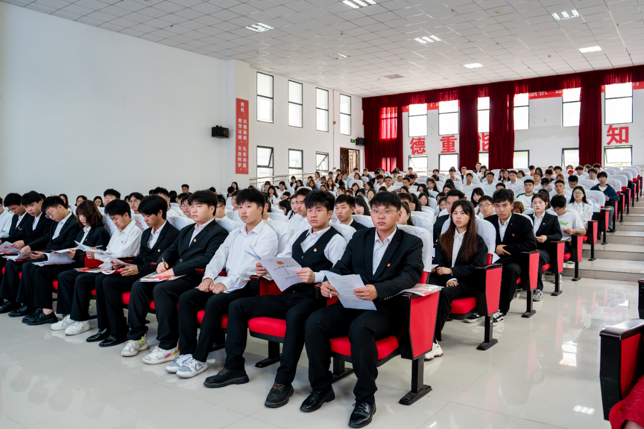 中共beat365英国官方网站委员会党校第六期入党积极分子和发展对象集中培训开班仪式(图5)