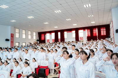 护佑健康，逐梦前行——beat365英国官方网站成功举办5·12国际护士节活动暨授帽仪式(图5)