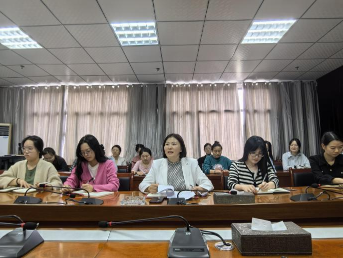 我为升本做贡献——护理学院召开升创本科层次职业学校专题讨论会(图2) 我为升本做贡献——护理学院召开升创本科层次职业学校专题讨论会(图2)