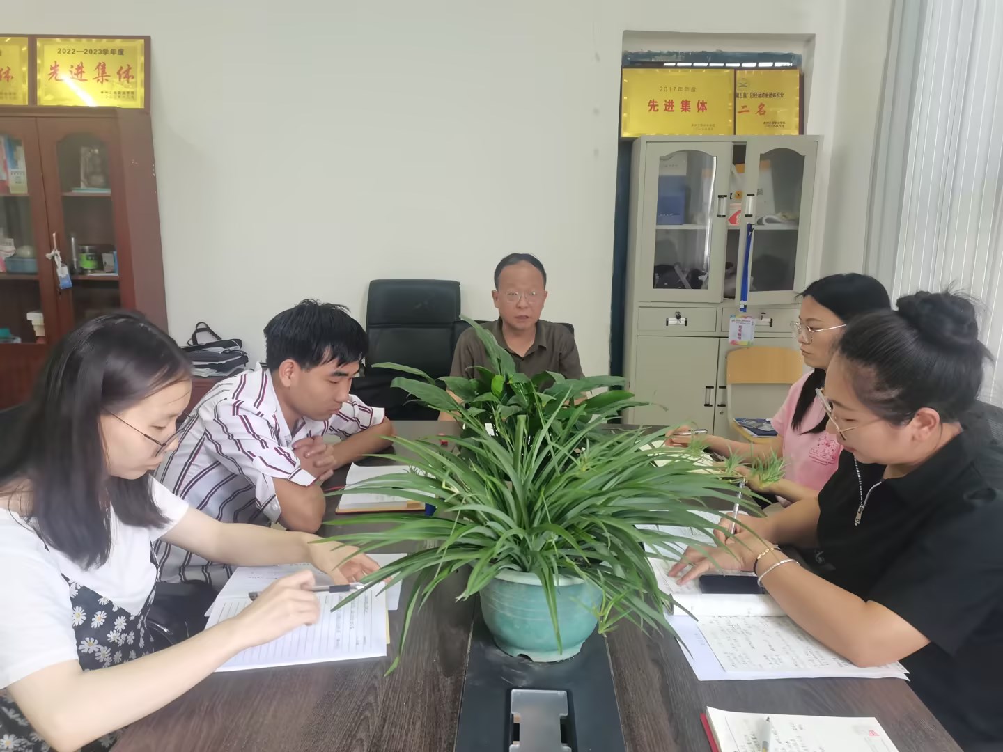 现代服务与管理学院 2023-2024学年第二学期第六次教学工作例会(图1) 现代服务与管理学院 2023-2024学年第二学期第六次教学工作例会(图1)